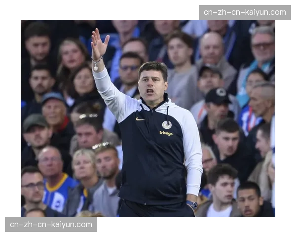 场边花絮：安切洛蒂与对方主帅在场边激烈争论，第四官员上前调停