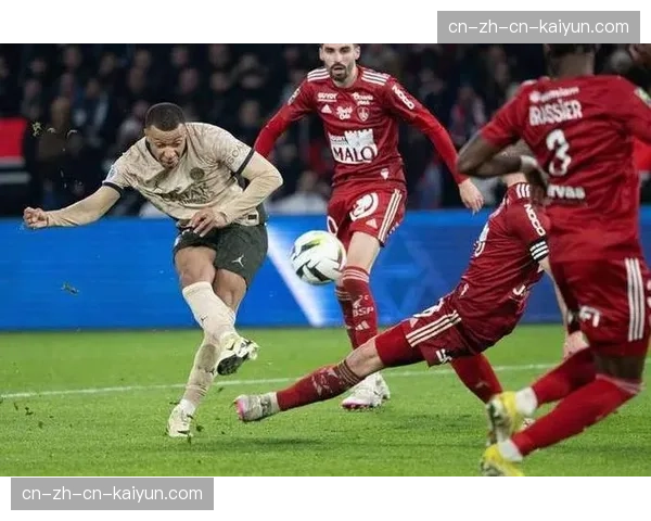 朗斯vs里昂赛前分析：欧冠席位争夺的关键六分战