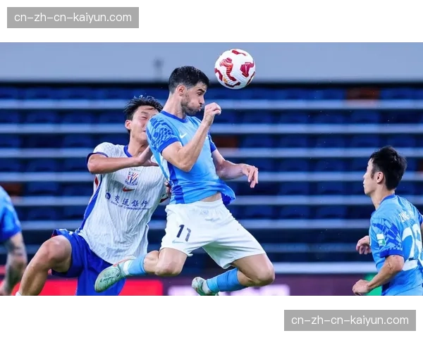 【2026年4月中超联赛·赛中·花絮花絮：暴雨导致场地积水，深圳vs.梅州之战工作团队紧急处理